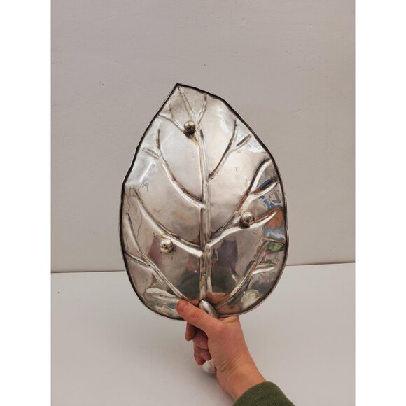 Solid Brass Leaf Tray / Extra Large and Heavy Solid Brass Leaf Shaped Tabletop - Picture 7 of 10